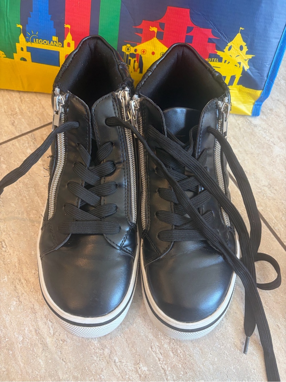 Steve Madden Black Quilted detail sneaker in youth size 4